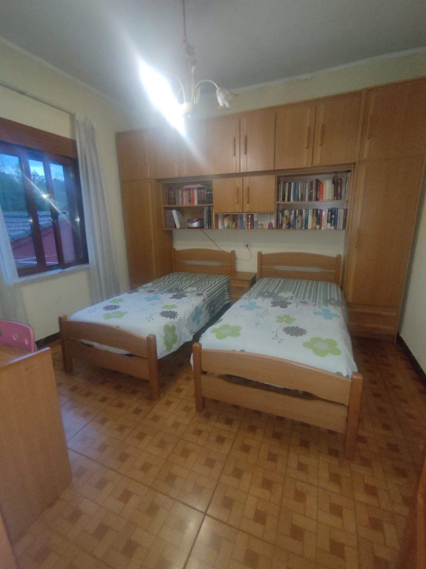 Casa adosada a un lado, con garaje   Barros