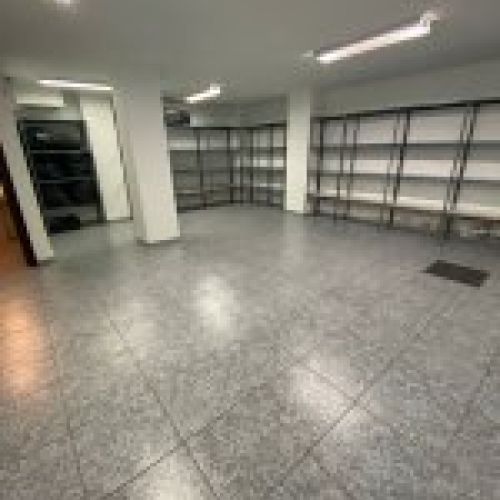 Bajo comercial de dos alturas en La Felguera