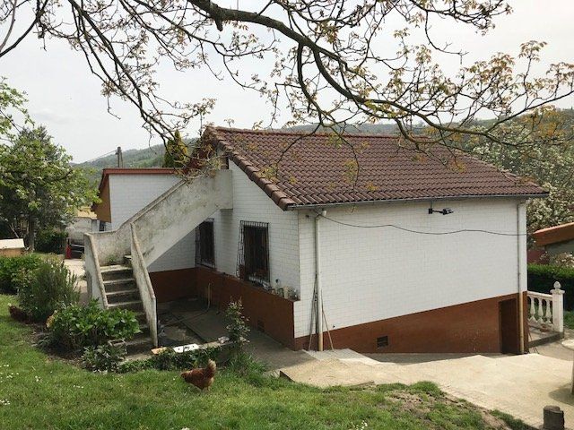 Casa con finca edificable   Pando pueblo