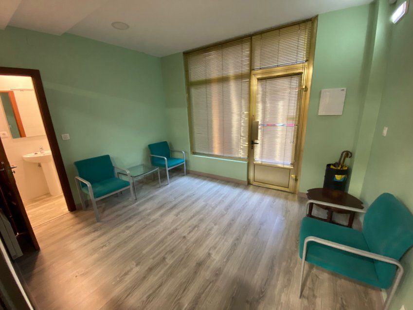 Local con gran almacén en La Felguera   Alcalde Antonio Cienfuegos