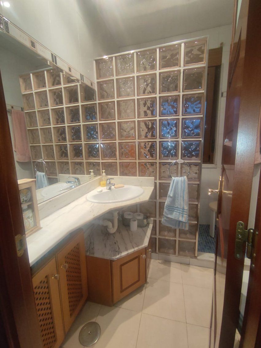 Casa adosada a un lado, con garaje   Barros