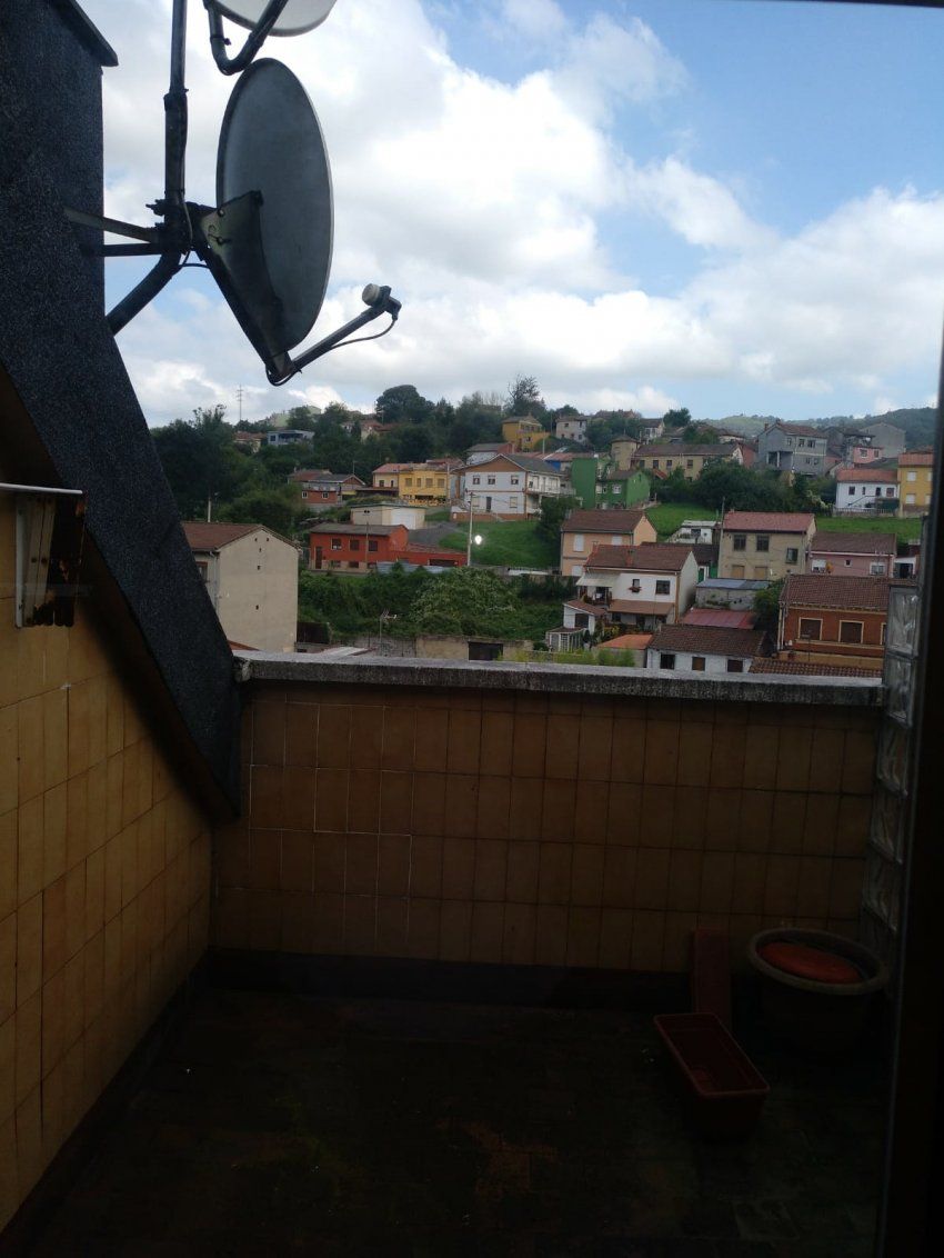 Amplio piso en La Felguera   Florez Estrada