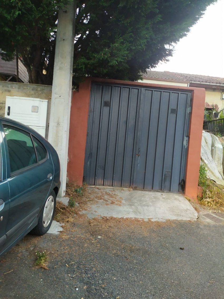 Casa pareada con garaje   La Felguera