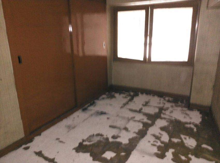 Bajo comercial en La Felguera   Arturo Ezama