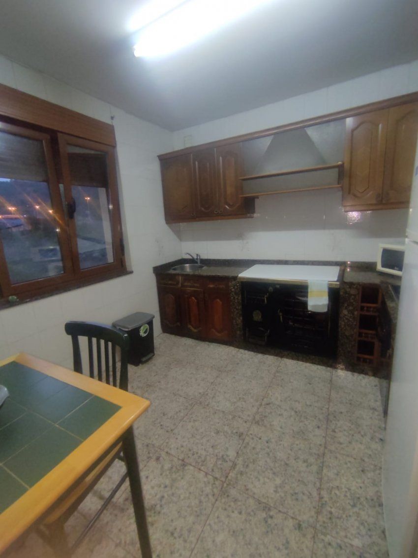 Casa adosada a un lado, con garaje   Barros