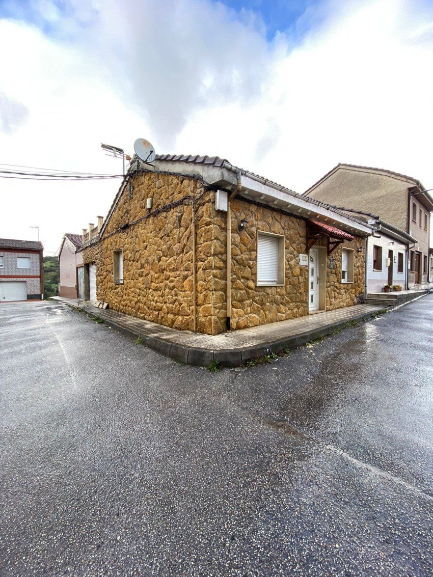Casa pareada con garaje en Langreo   Pando
