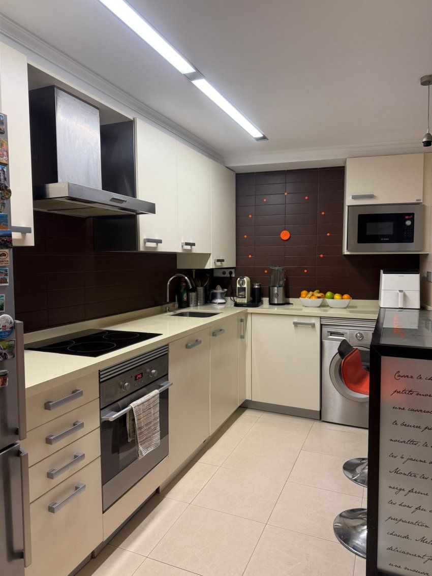 b9db7b95 7aea 4848 a782 78cb23db307a