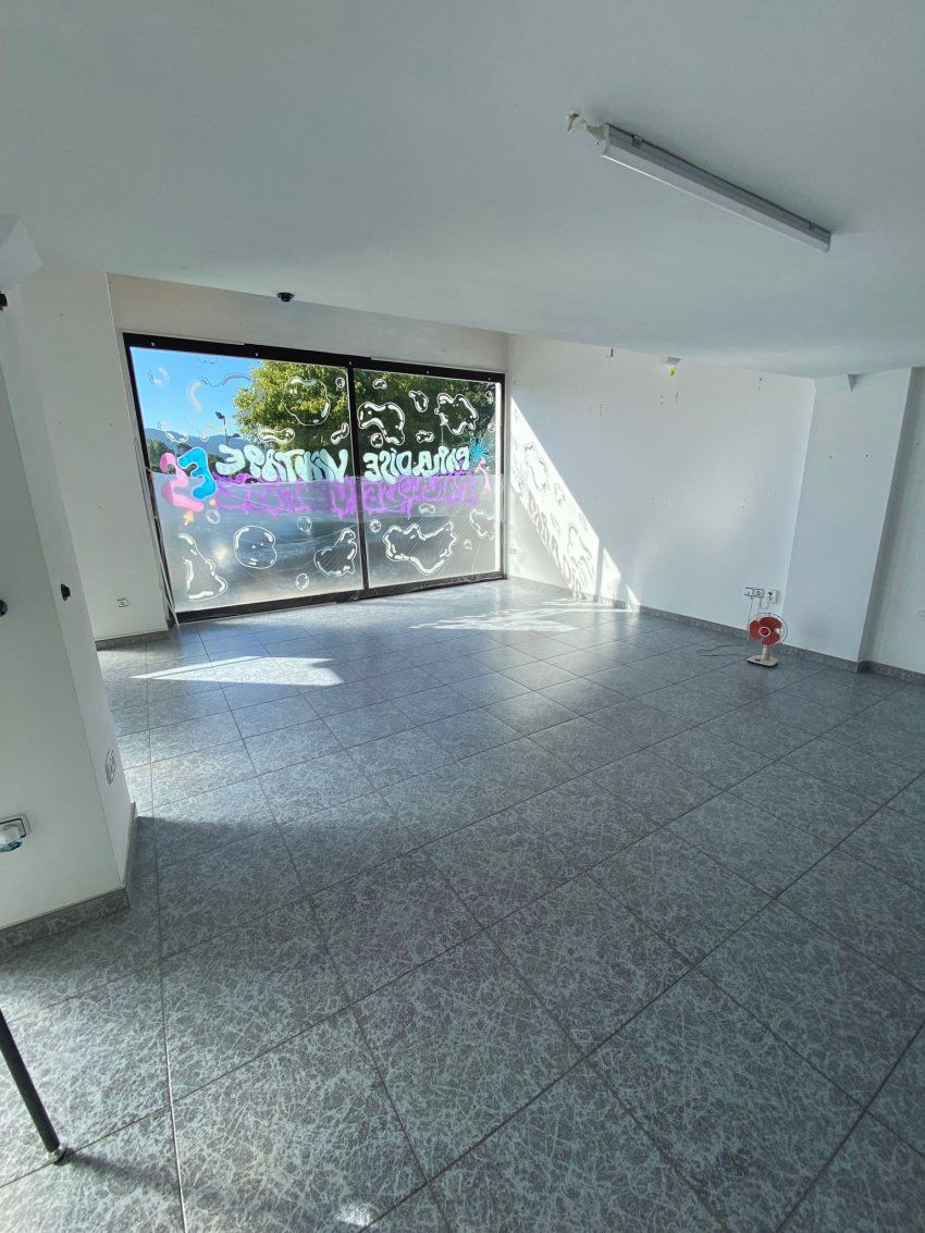 Bajo comercial de dos alturas en La Felguera