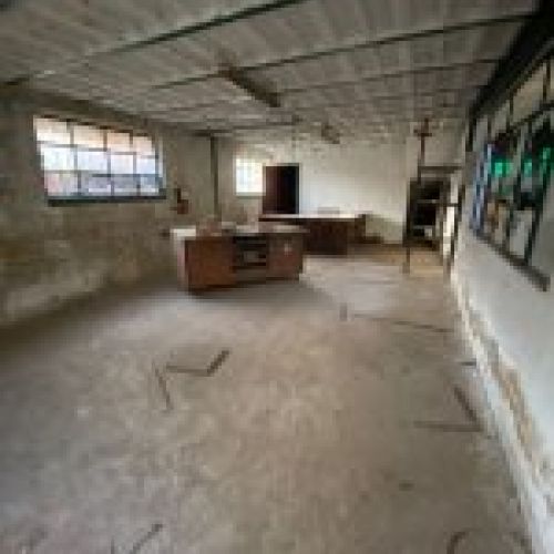 Gran NAVE industrial con terreno, en Barros   La Lariella