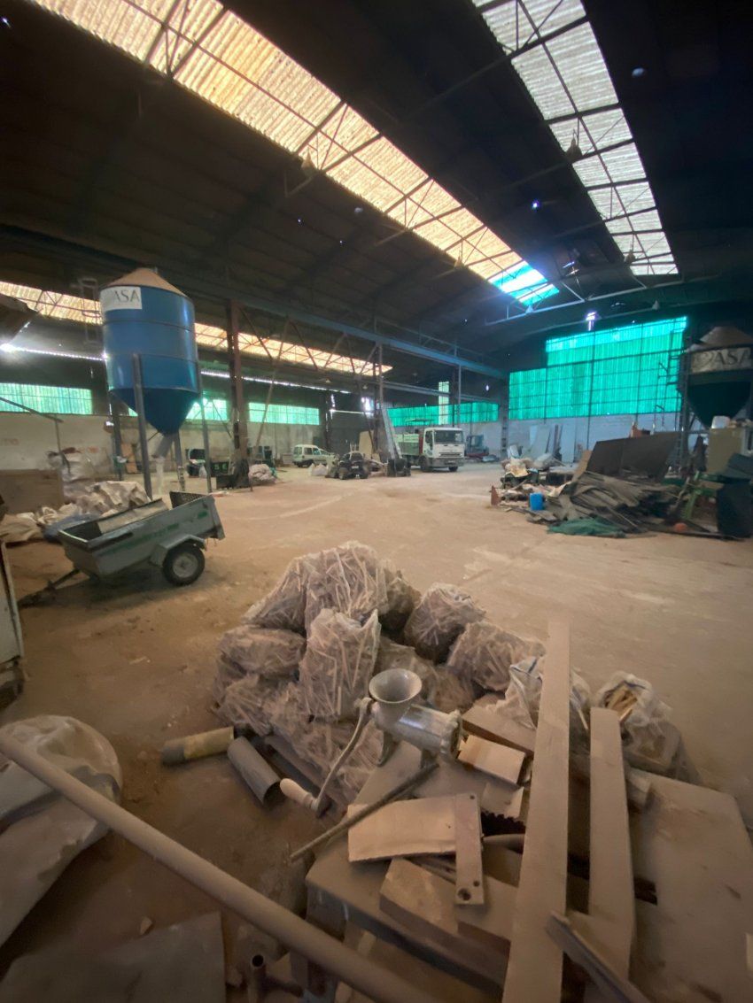 Gran NAVE industrial con terreno, en Barros   La Lariella