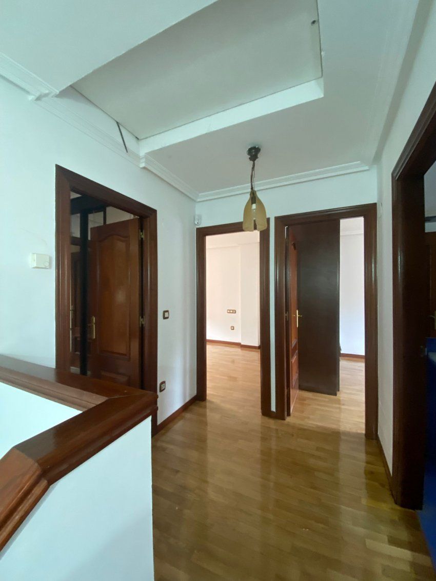 b438e21a 2119 4300 8d21 1fb999328a4f