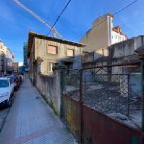 Amplia Casa Con Jardín Y Garaje – Centro – La Felguera