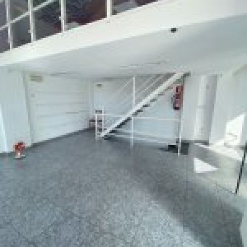 Bajo comercial de dos alturas en La Felguera