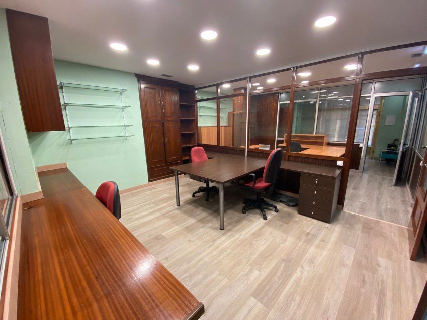 Local con gran almacén en La Felguera   Alcalde Antonio Cienfuegos