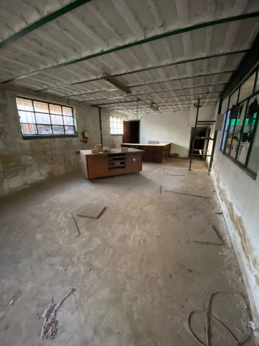 Gran NAVE industrial con terreno, en Barros   La Lariella