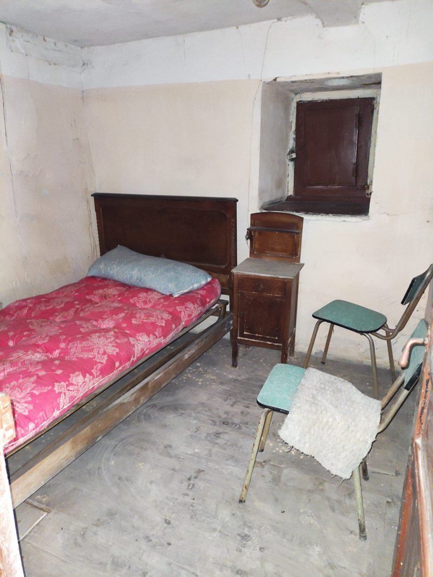 Casa con terreno, cuadra y panera