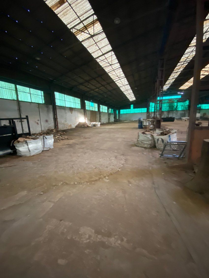 Gran NAVE industrial con terreno, en Barros   La Lariella