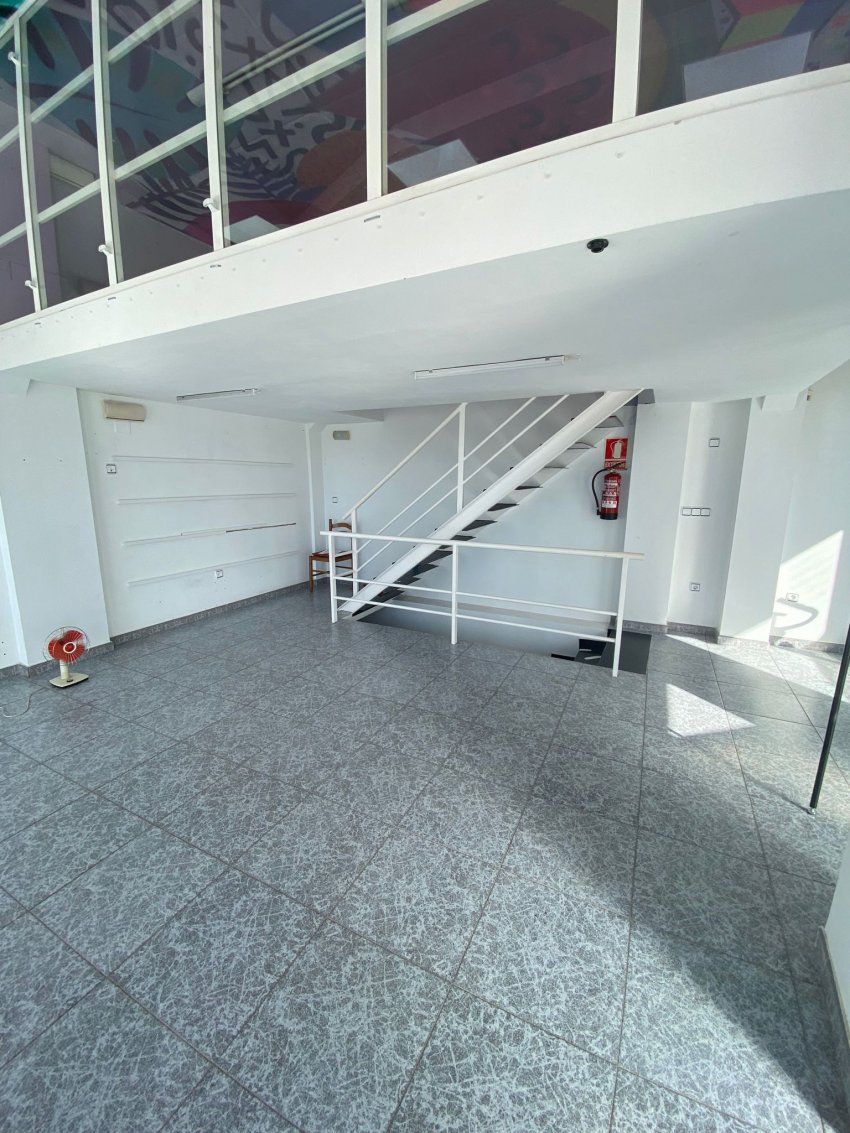 Bajo comercial de dos alturas en La Felguera