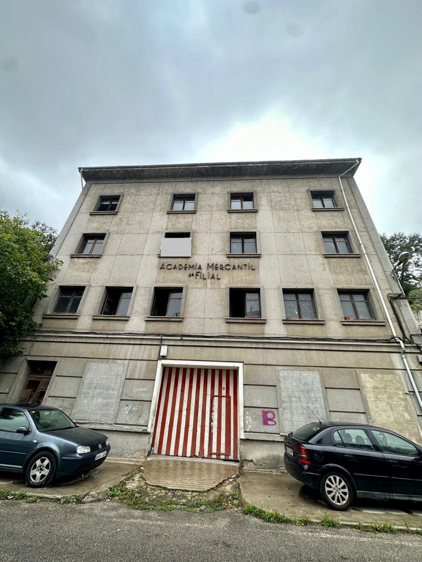 Edificio a reformar con garaje   Tuilla