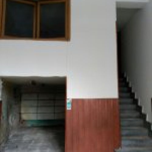Bajo comercial en La Felguera   Arturo Ezama