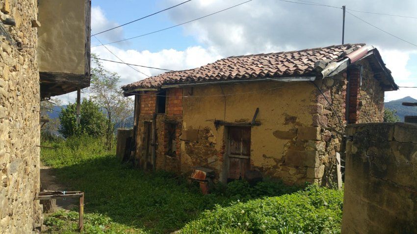 Casa a reformar en Langreo con terreno