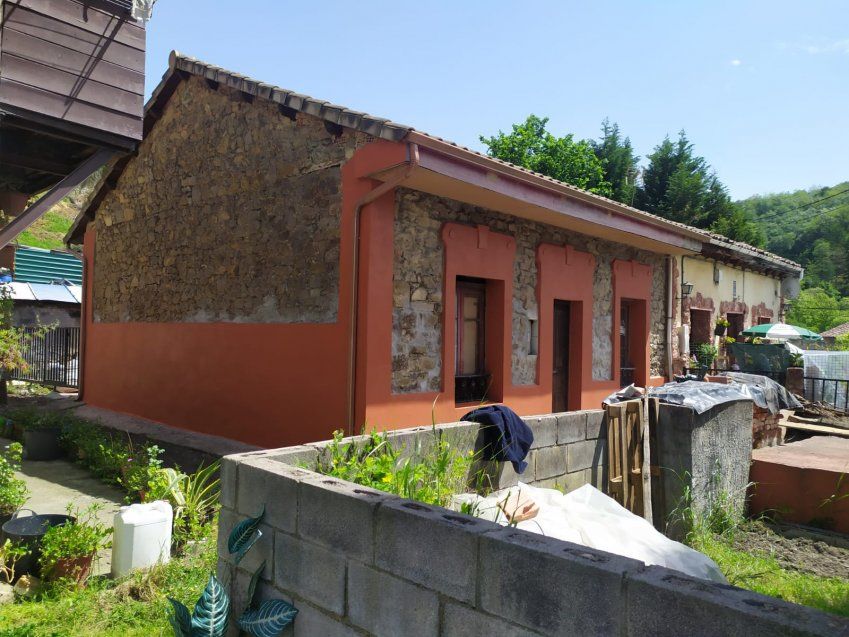 Casa pareada con garaje   La Felguera