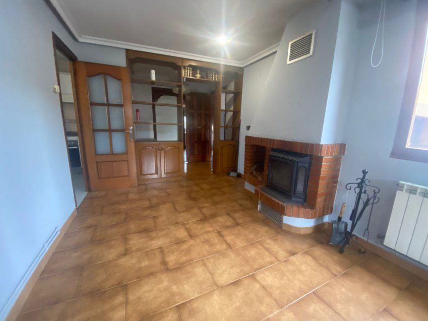 Amplio Piso Con Jardín Adosado – El Campón