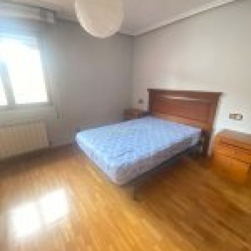 Amplio Piso Con Jardín Adosado – El Campón