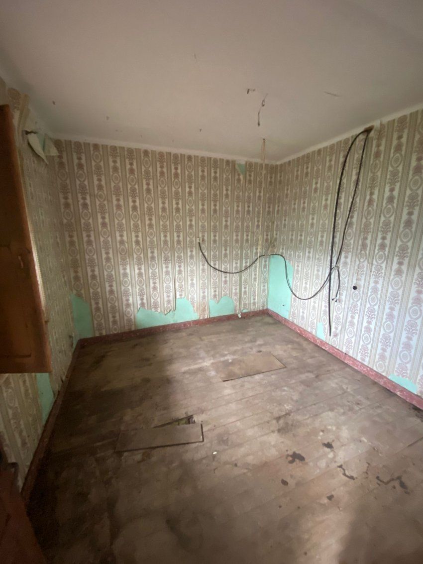 Casa independiente con terreno   A reformar