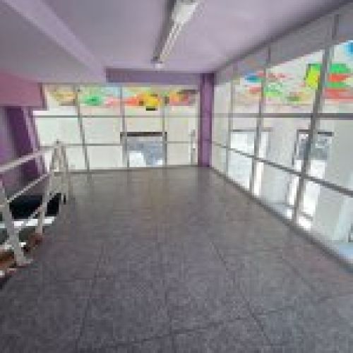 Bajo comercial de dos alturas en La Felguera