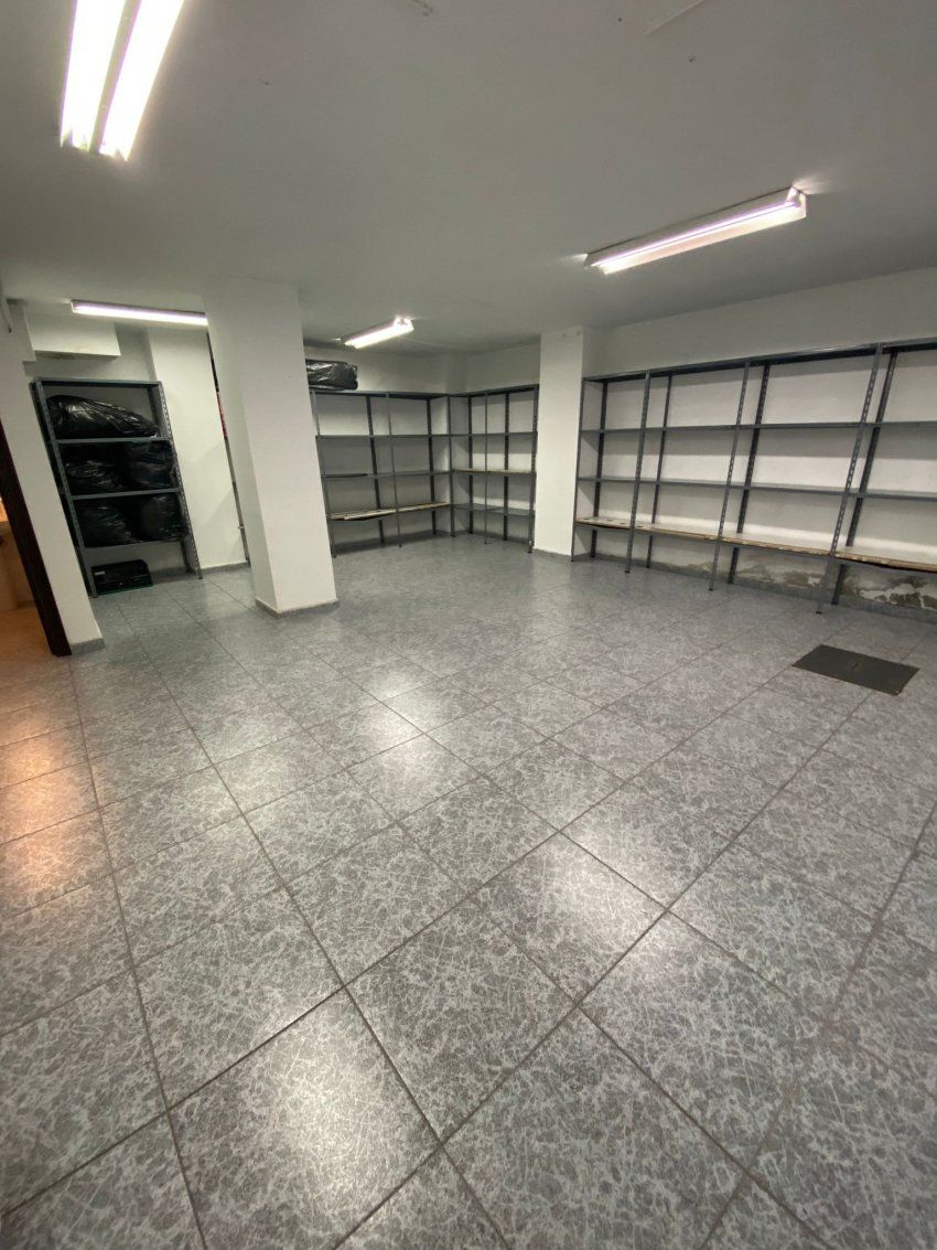 Bajo comercial de dos alturas en La Felguera