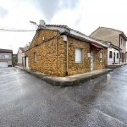 Casa pareada con garaje en Langreo   Pando