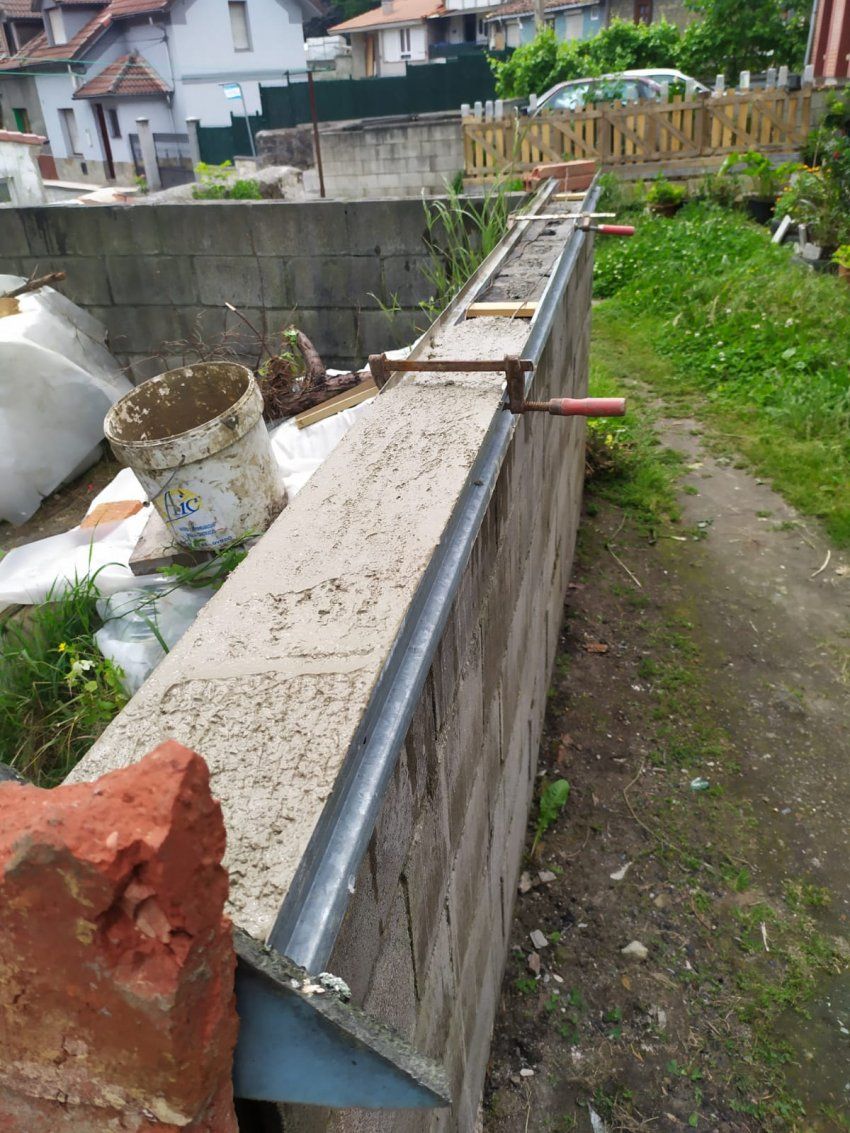 Casa pareada con garaje   La Felguera