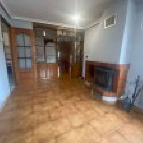Amplio Piso Con Jardín Adosado – El Campón