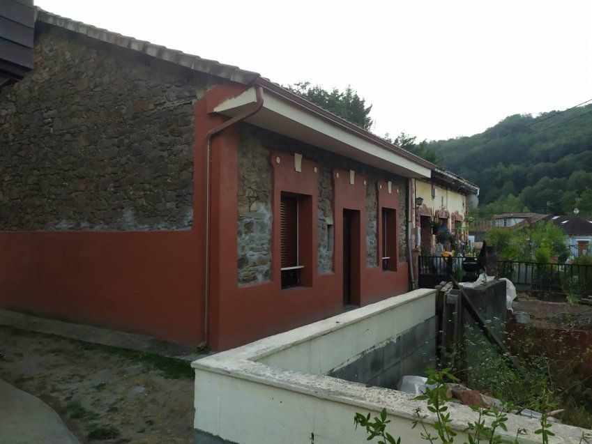 Casa pareada con garaje   La Felguera