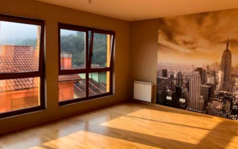 Imagen de cocina con muebles de madera en interior de vivienda